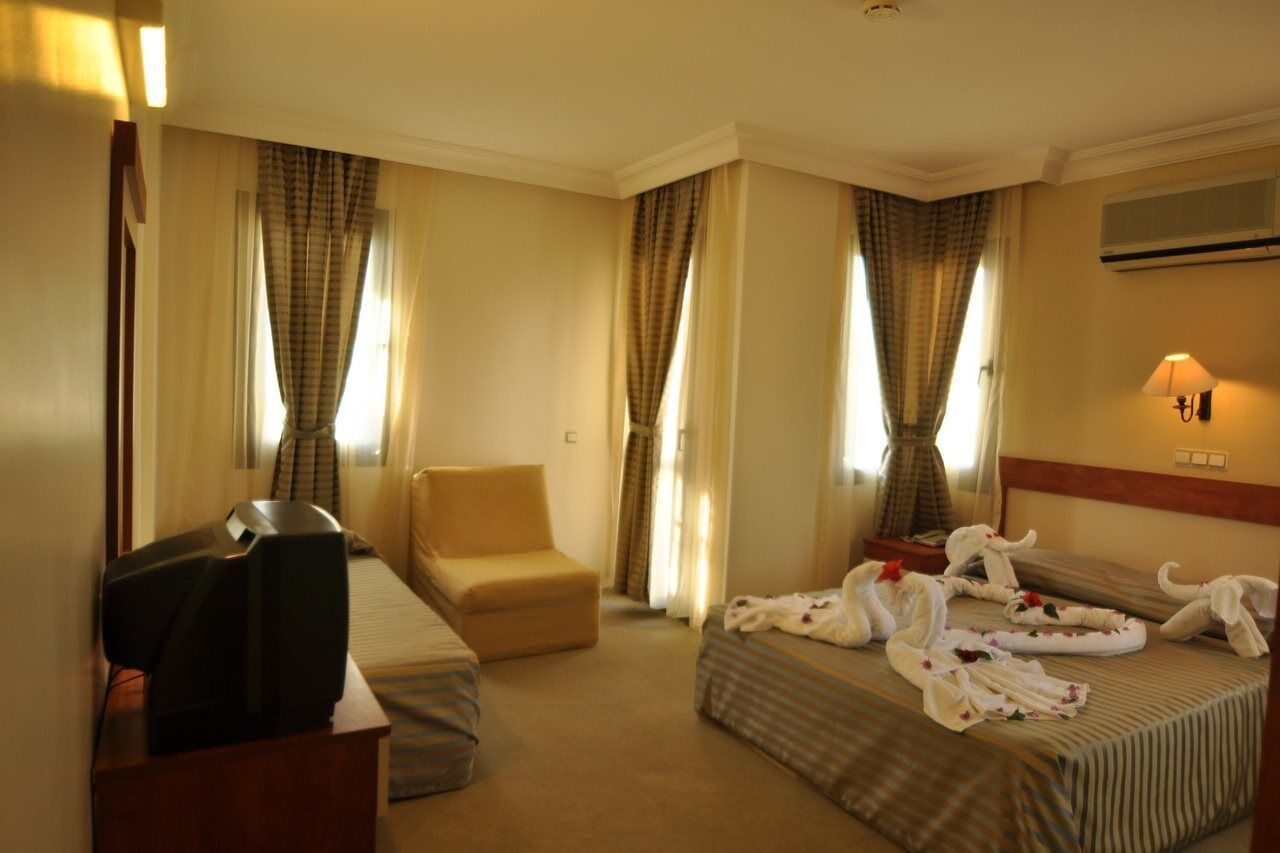 Golden Moon Hotel เฟทิเย ภายนอก รูปภาพ